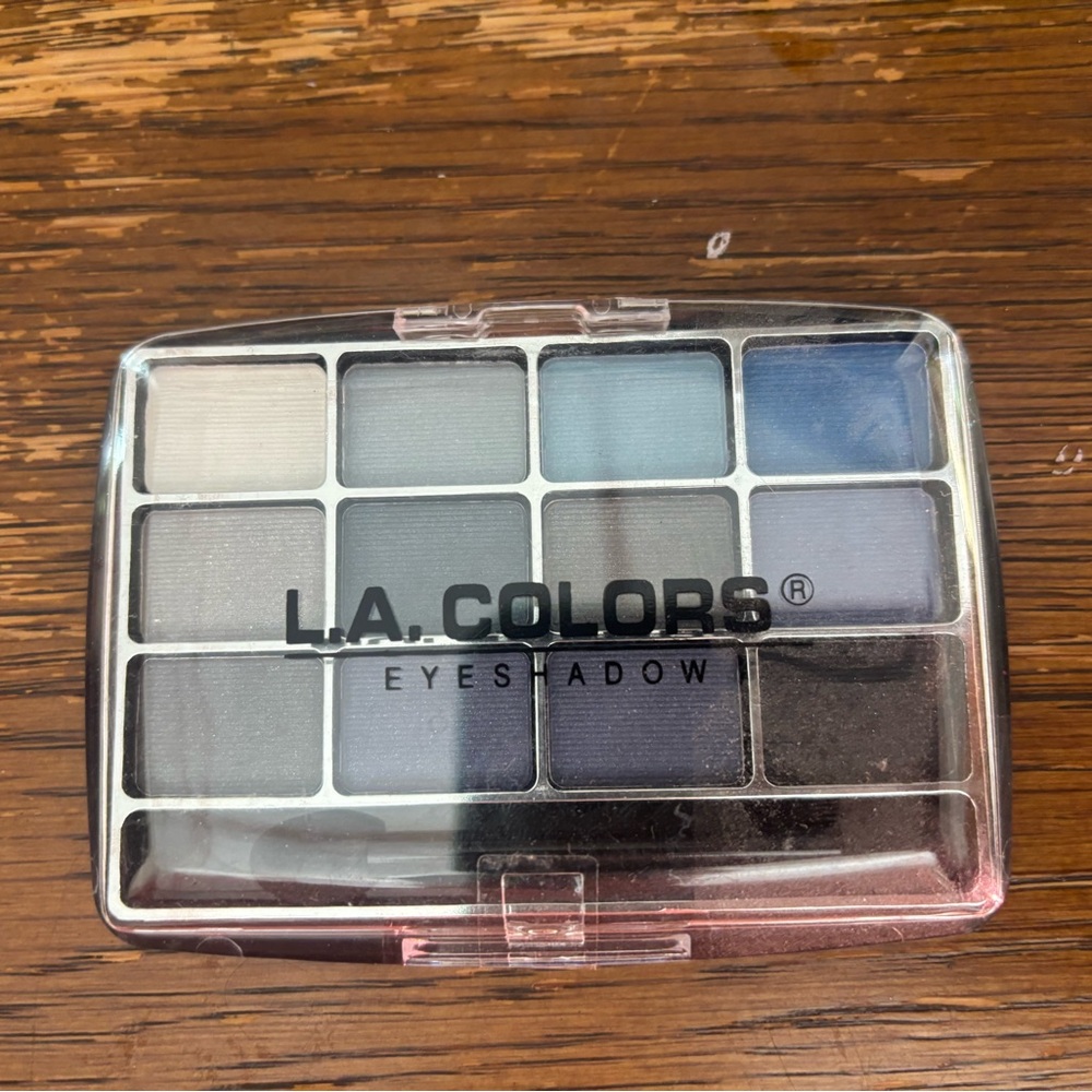 🚨L.A. Colors Blue Palette 🚨🎉 HOST PICK!! 🎉🚨
